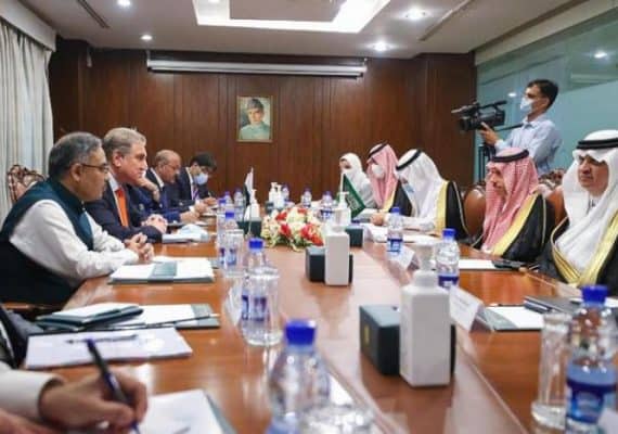 Saudi Foreign Minister discusses efforts to combat terrorism with his Pakistani counterpart