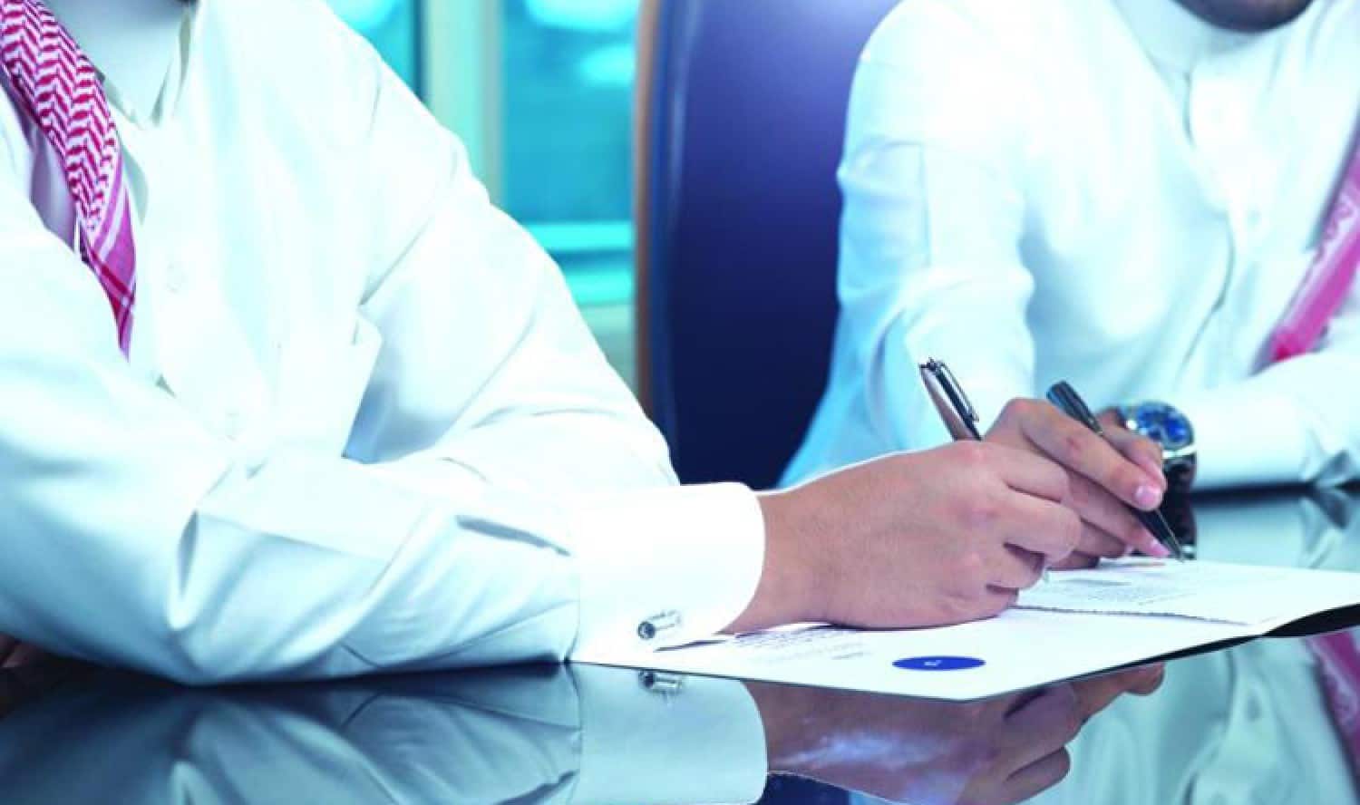 KSA to obligate public authorities to make new contracts for Saudis employees