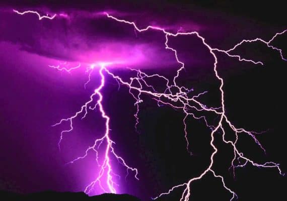 Saudi civilian calls for caution from an air depression and thunderstorms