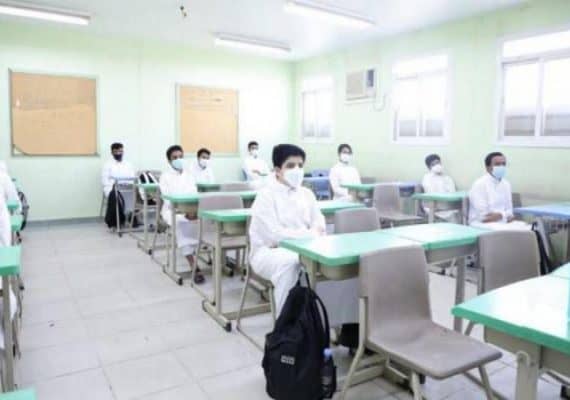 Saudi Education Minister issues a decision extending 24 directors' terms
