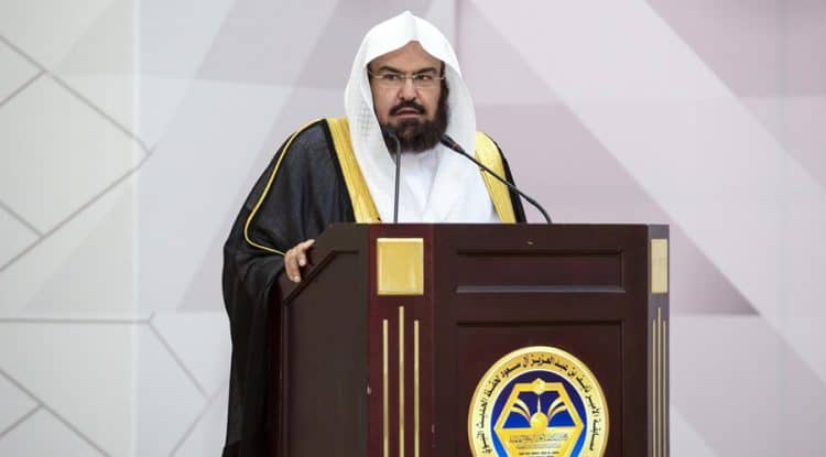 Al-Sudais calls for establishing a calligraphers' institute of Kaaba's covering.