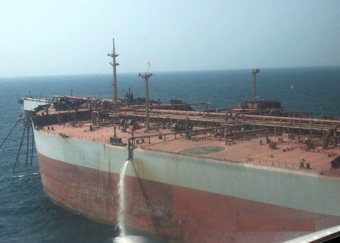Greenpeace warns of impact of the expected explosion of the "Safir tanker" on Saudi Arabia