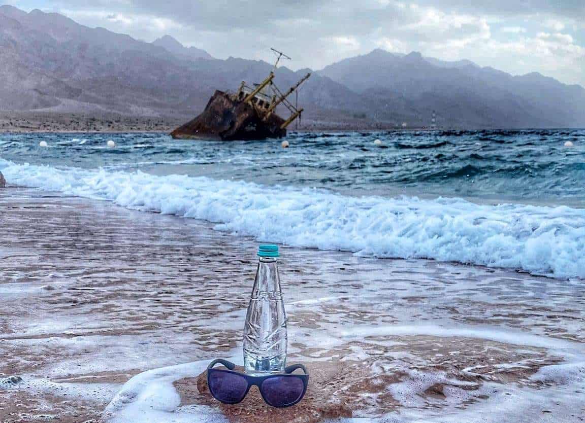 A Saudi traveler documents beauty of sunken ship's site on Treasure Island