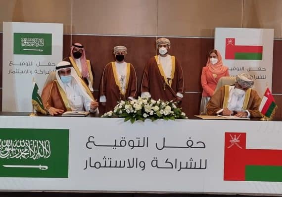 Saudi Arabia, Oman sign MoU to build relations of partnership & integration