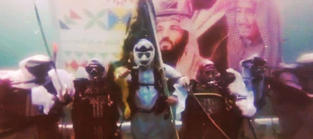 20 Saudis celebrate founding day underwater