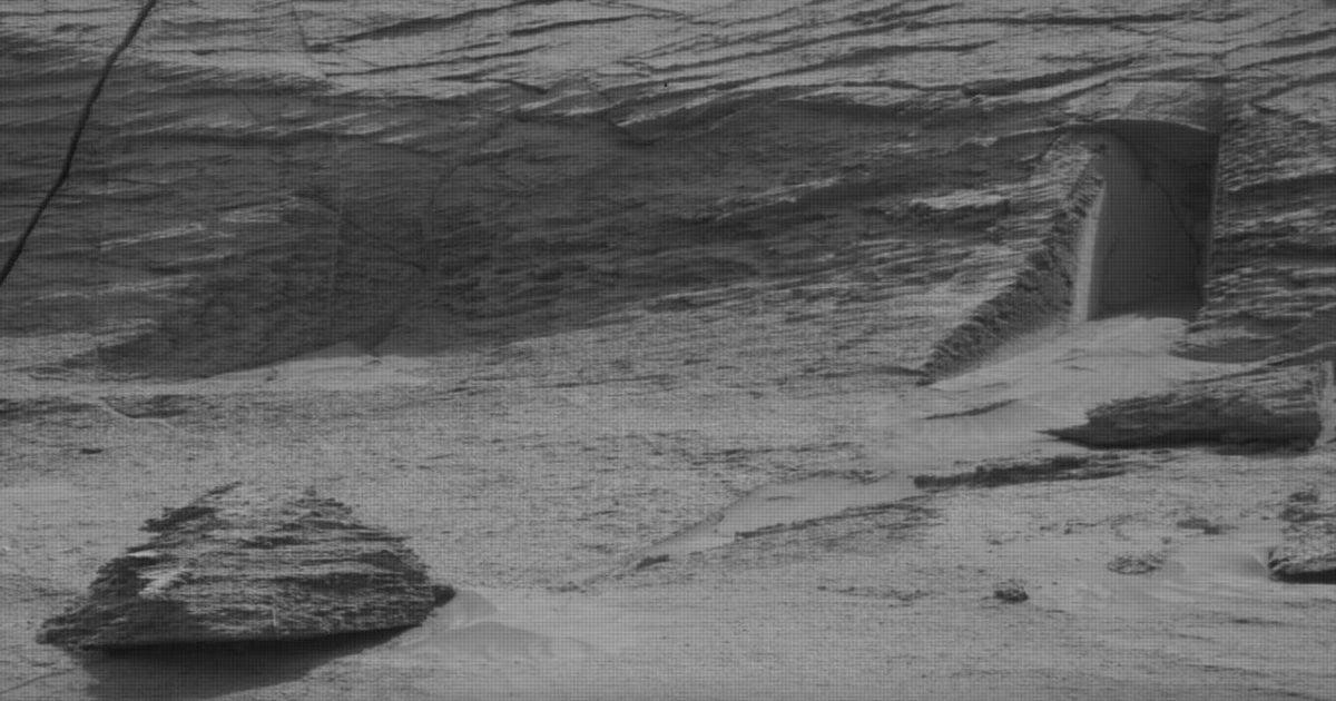 NASA discovers a mysterious gate on Mars that resembles the gates of Madyan in Saudi Arabia