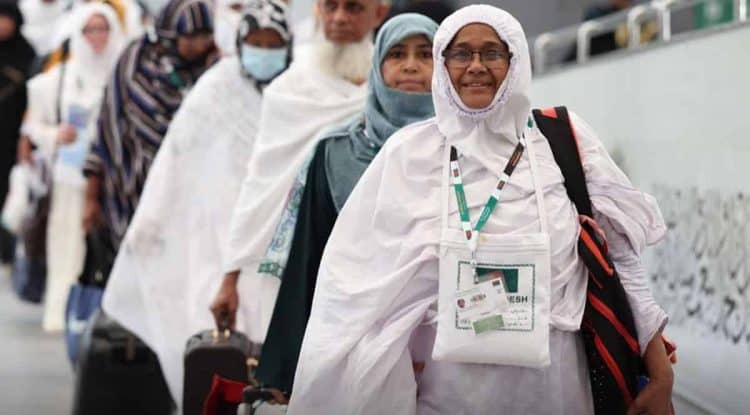 Saudi Arabia receives first wave of Hajj pilgrims