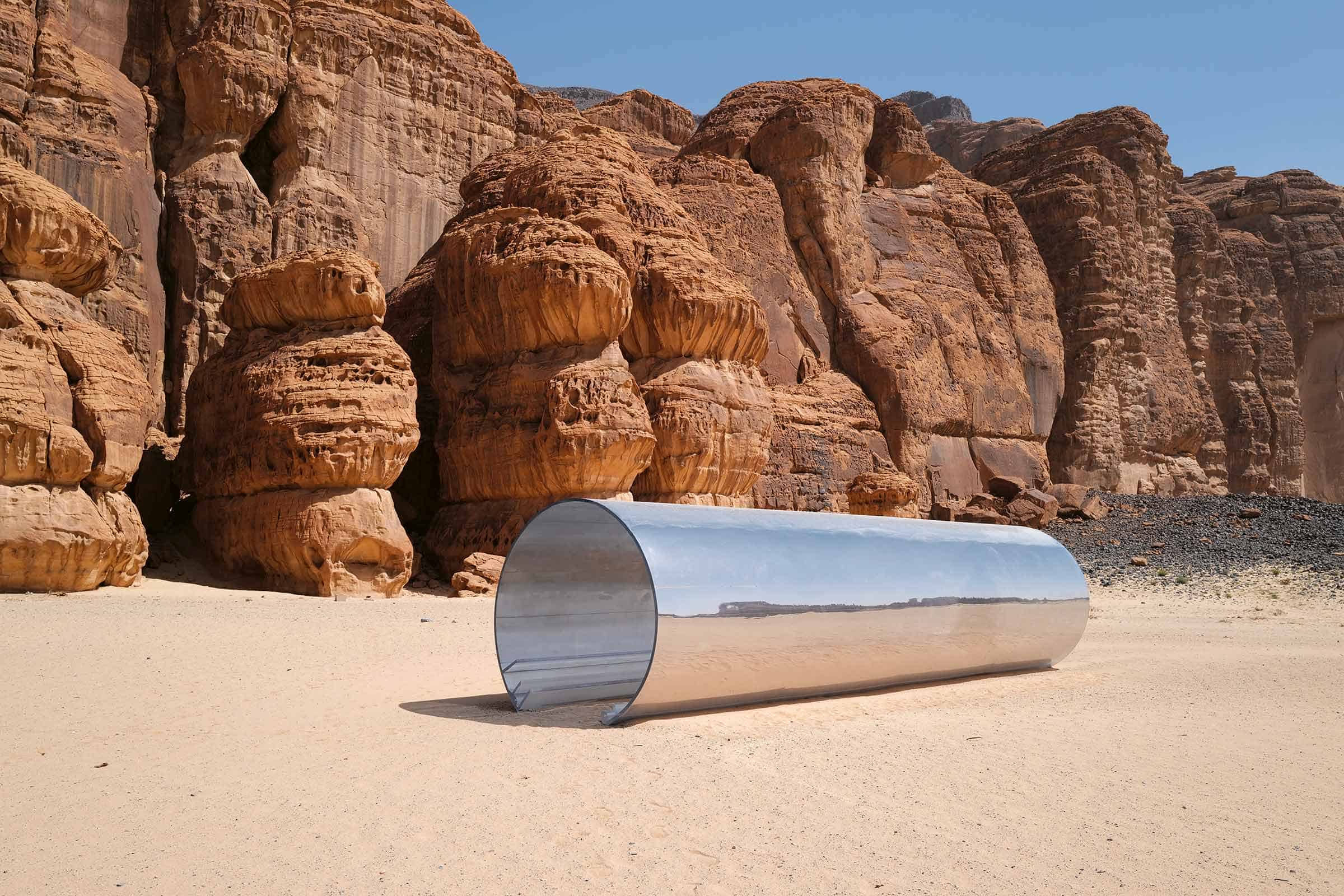 Rock slides occur in Saudi Arabia due to rains