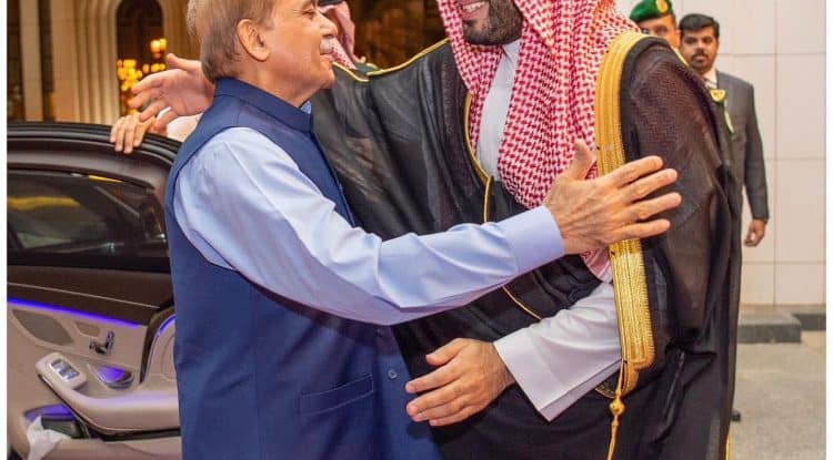 Pakistani PM describes his meeting with the Saudi Crown Prince as Fruitful