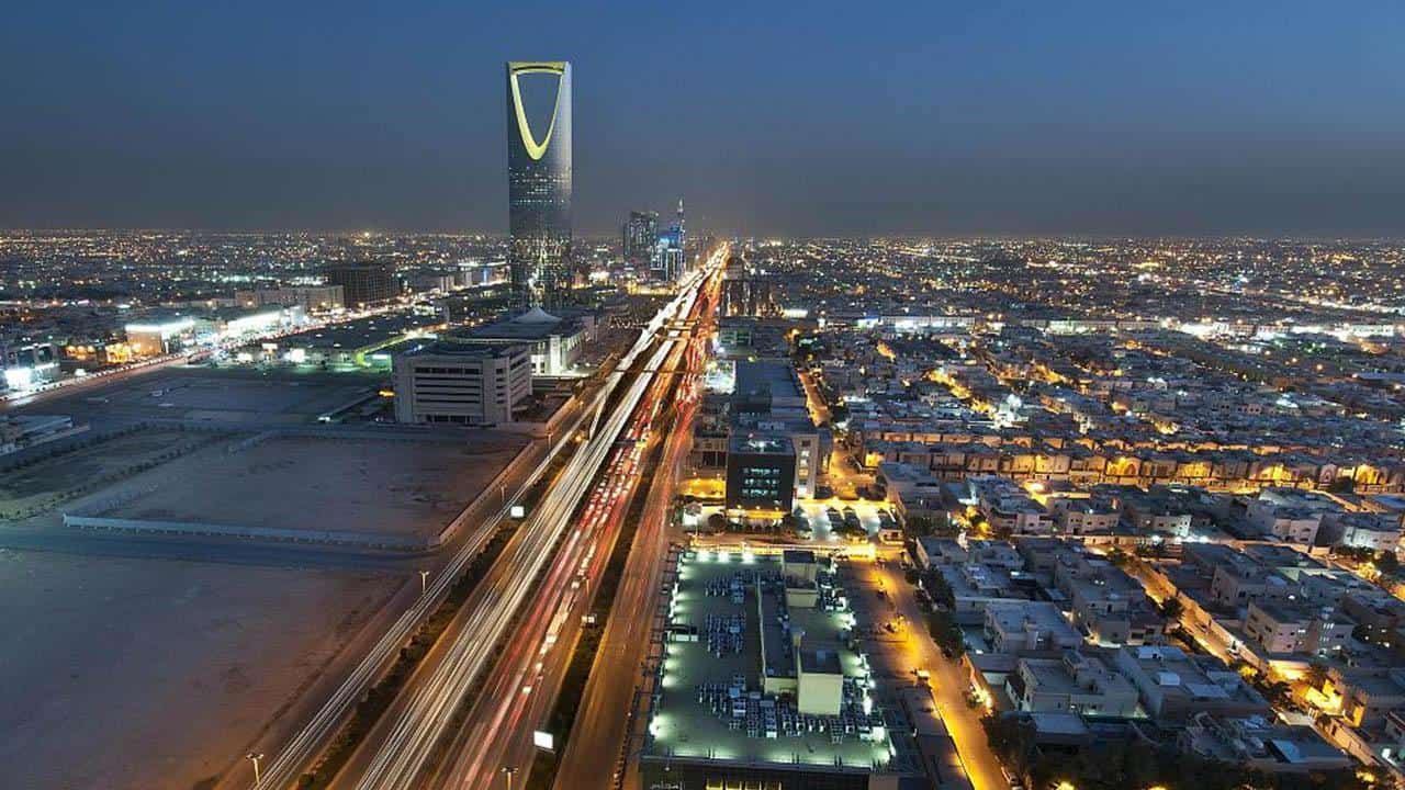 Saudi Arabia provides a "Personal Visit" visa that allows the performance of the Umrah