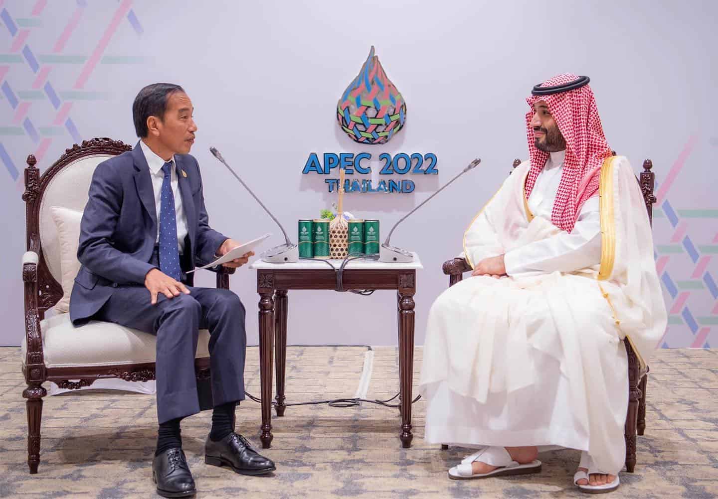Saudi Crown Prince meets the Presidents of France & Indonesia on APEC Sidelines