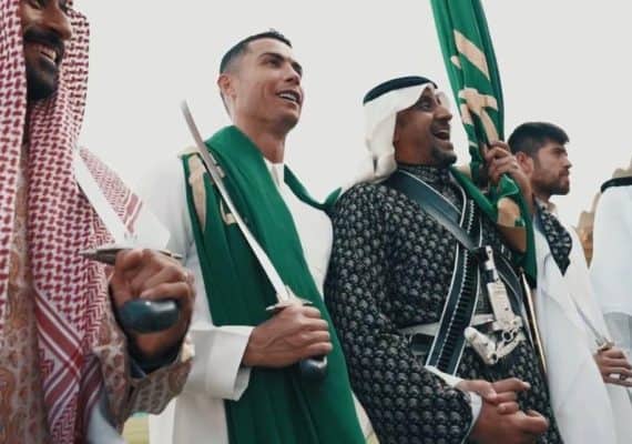 Cristiano Ronaldo celebrates the Saudi founding day wearing "Jellabiya"