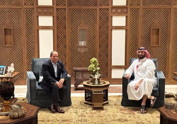 Egypt's El-Sisi visits Jeddah, meets Saudi Crown Prince