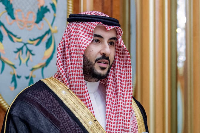 Saudi Minister of Defense Discuss Crisis in Gaza with French Counterpart