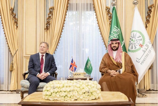 Saudi, UK Defense Ministers Discuss Cooperation in Riyadh