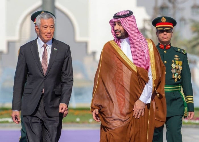 Saudi Crown Prince Welcomes Singapore's Prime Minister