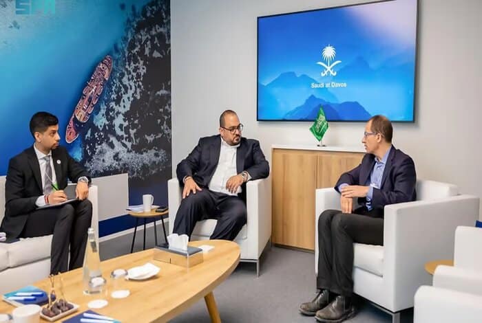 Al-Ibrahim, Moderna Discuss Saudi Pharmaceutical Initiatives