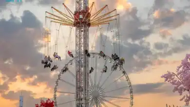 Visitors of Wonder Garden Experience Giant Flying Game