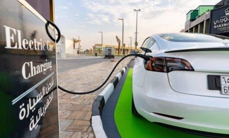 ROSHN, EVIQ Sign Deal to Promote Electric Vehicles Across Saudi Arabia
