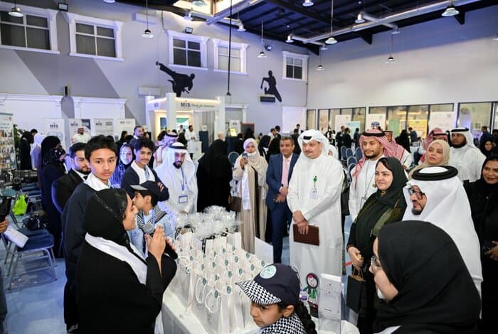 WHO Expert Team Visits Jeddah's Healthy Schools Exhibition