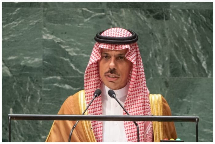 Saudi FM Receives a phone call from Turkey FM
