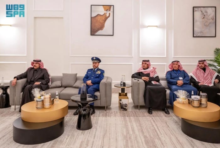 KSA Defense Minister Meets his British Counterpart at Defense Exhibition
