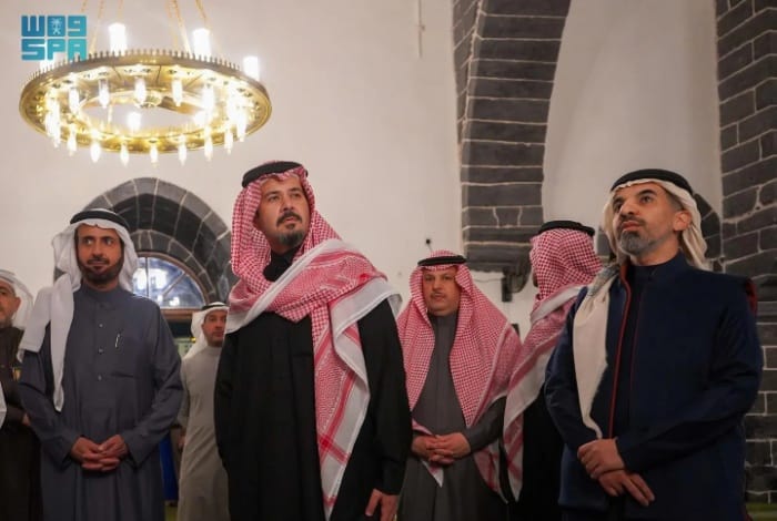 Emir of Medina Region Visits Historical Mosques in Al-Ghamama