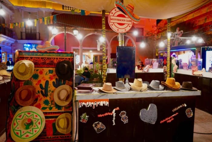 Mexican Hats Attract Visitors to Boulevard World