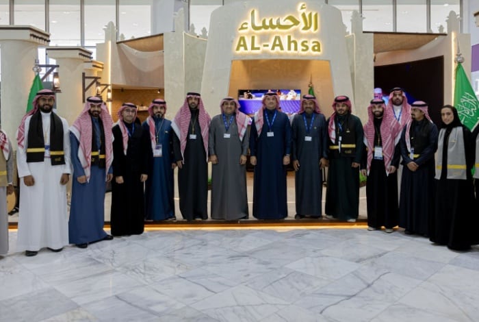 Al-Ahsa’s Governor Visits Pavilions of World Defense Exhibition
