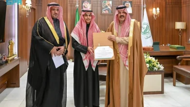 Hail's Prince Honors Top Student in Kufi Script