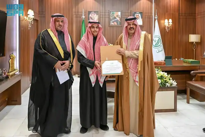 Hail's Prince Honors Top Student in Kufi Script