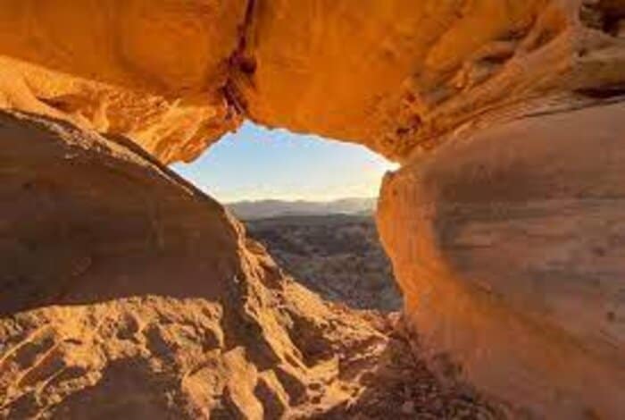 Saudi Artist Captivates AlUla's Wadi AlFann Visitors