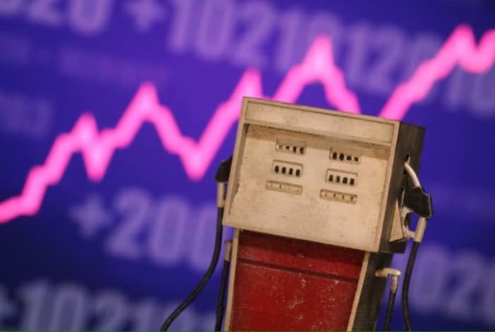 Oil Prices Dip After Breaking $85 Barrier for First Time in 5 Months