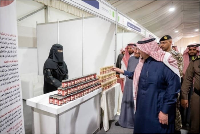 Emir of Qassim Region Visits Strawberry Festival in Al-Bukayriyah