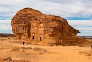 cliffs of Mada'in Saleh