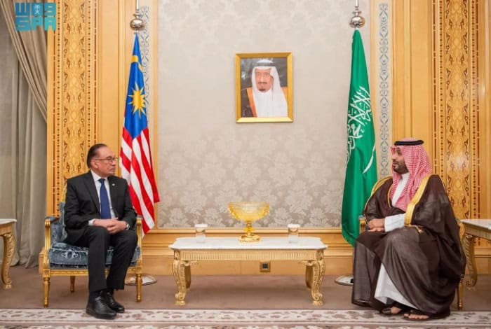 Crown Prince Meets Prime Minister of Malaysia