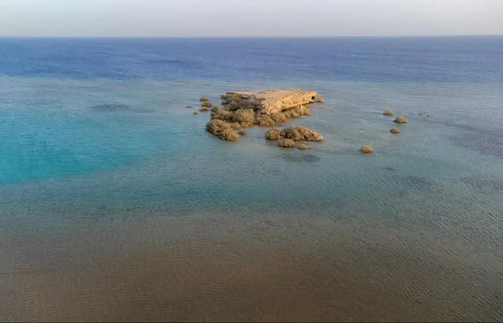 Explore Al-Masdoud Beach: Saudi Untouched Beauty Where Desert Meets Sea
