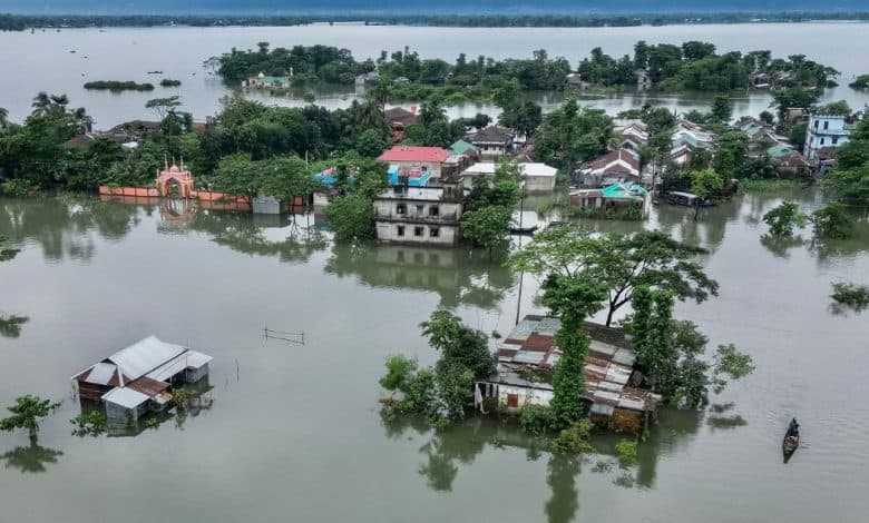 Floods Strand over 2mn People in Bangladesh
