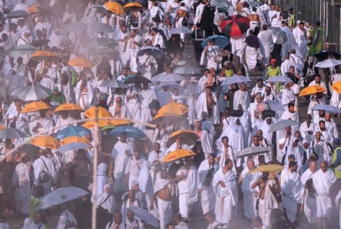 In photos: Thousands of Muslims Gather on Mount Arafat