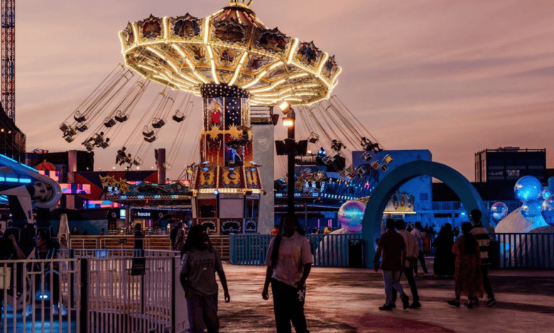 VIDEO: Tourism Minister Ahmed Al-Khatib Enjoys Funfair at Jeddah Tourist Site