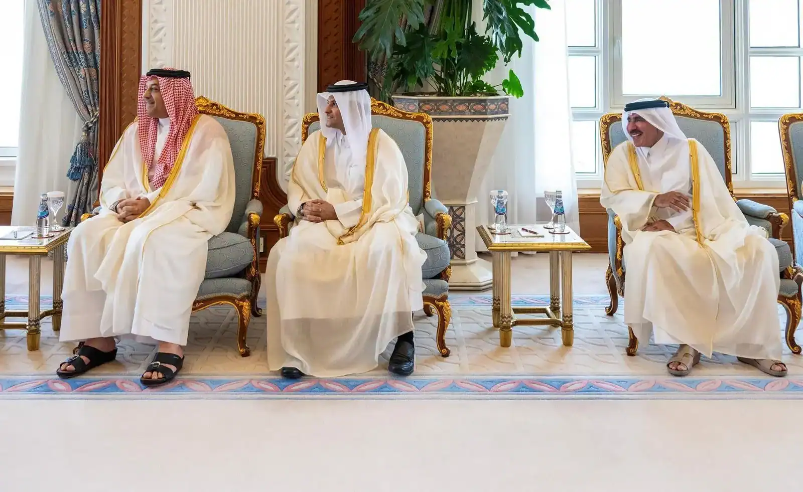 Saudi Defense Minister Meets Emir of Qatar in Doha