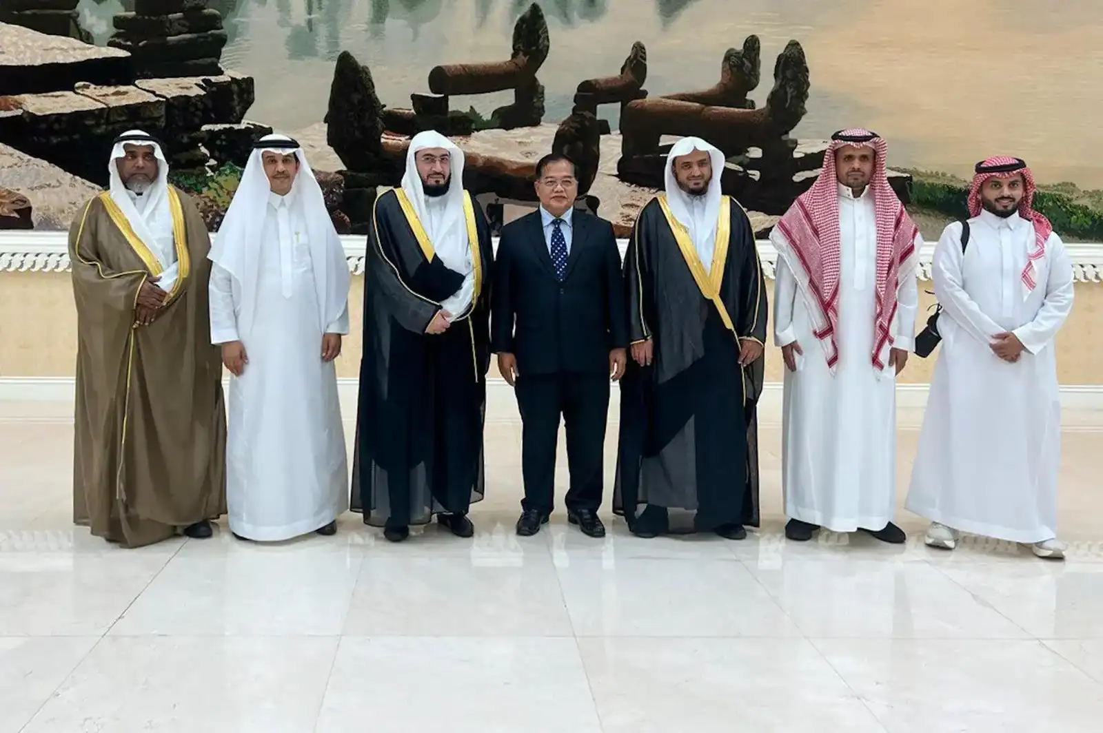 Cambodia Welcomes Imam and Preacher of the Grand Mosque during Four-day Visit
