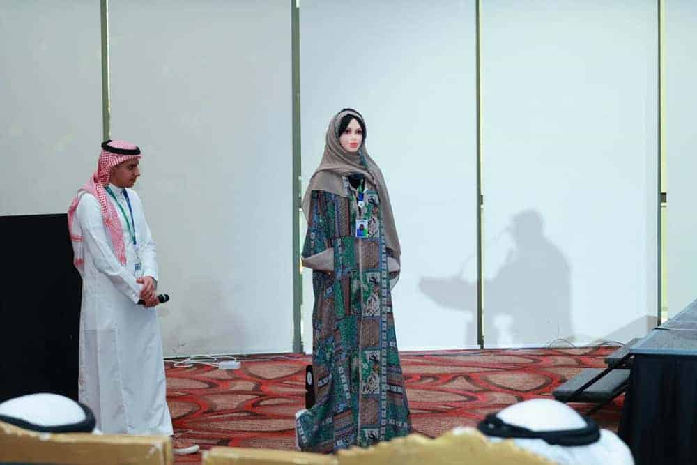 Renad Robot Captures Attention during 1st Innovation Pioneers Forum