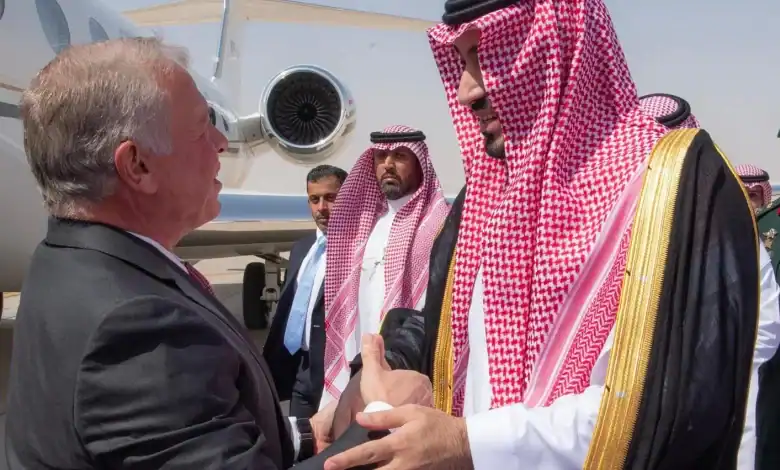 Saudi Crown Prince Warmly Welcomes Jordanian King in Riyadh