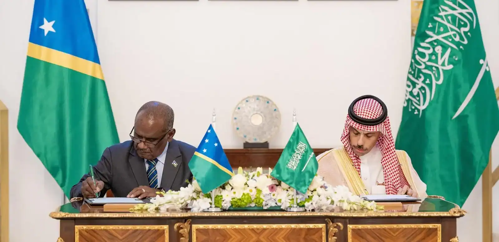 Saudi Foreign Minister Welcomes Solomon Islands officials in Riyadh