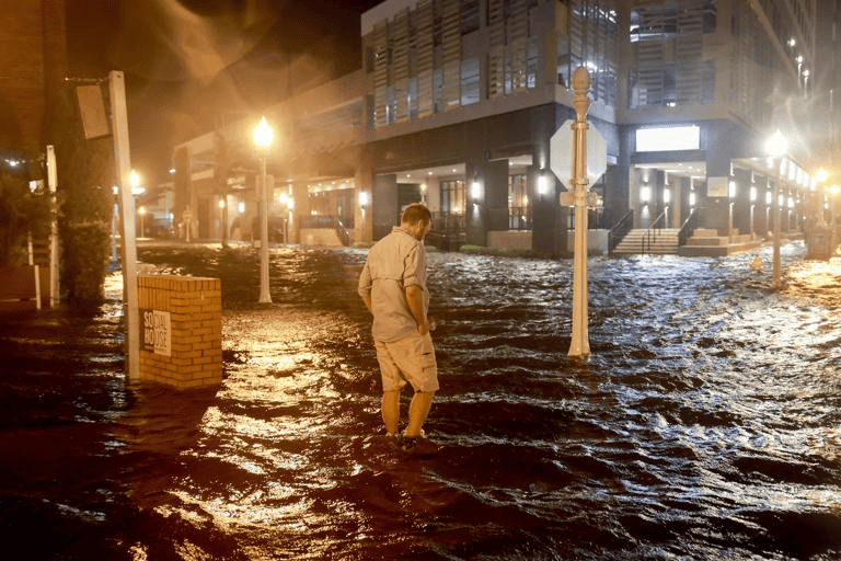 Hurricane Milton Devastates Florida, Causing Deaths, 3 mln Powerless Homes