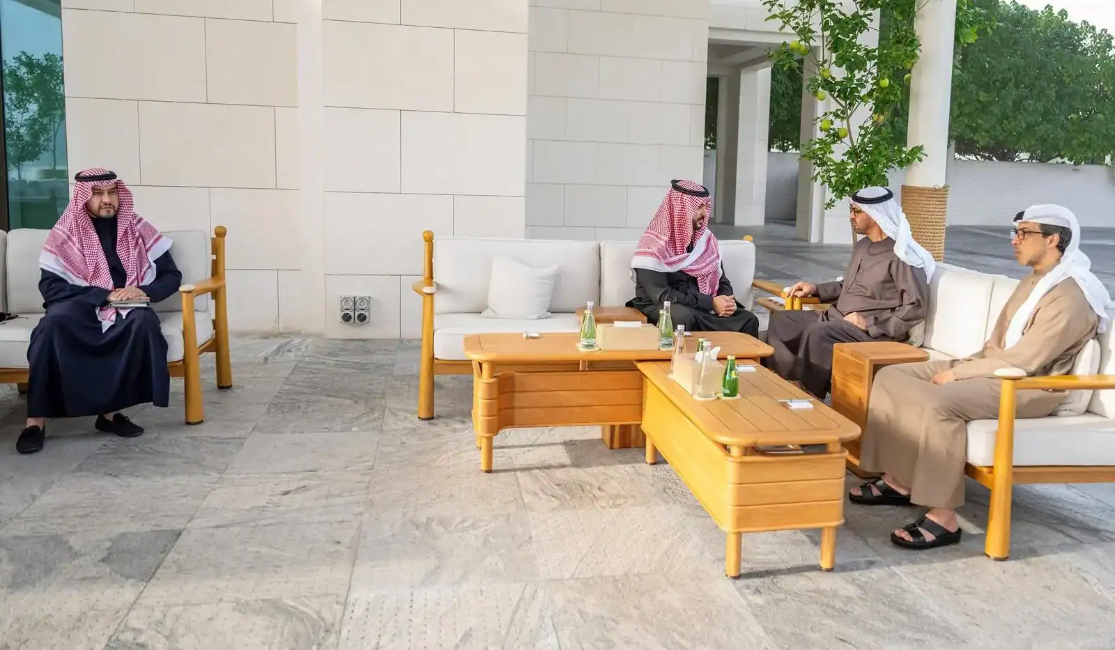 Saudi Defense Minister Meets UAE President in Abu Dhabi