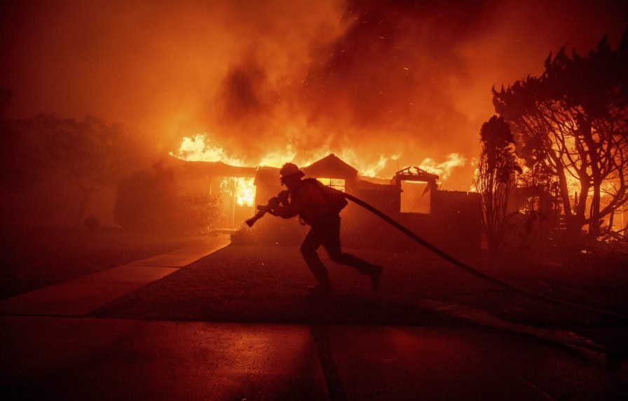 Los Angeles Wildfires: 2 People Killed, Tens of Thousands Evacuate