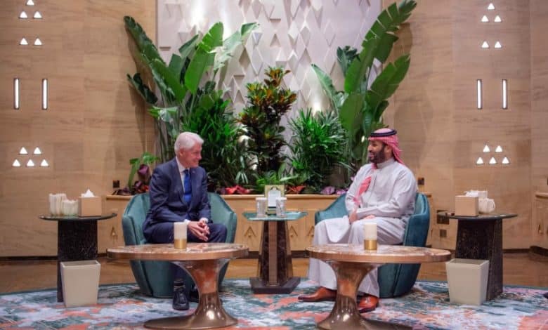 Saudi Crown Prince Receives Former US President Bill Clinton in Riyadh