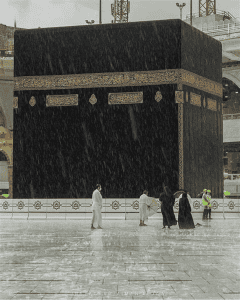 Saudi Arabia Trains Holy Sites Workers to Handle Weather Conditions